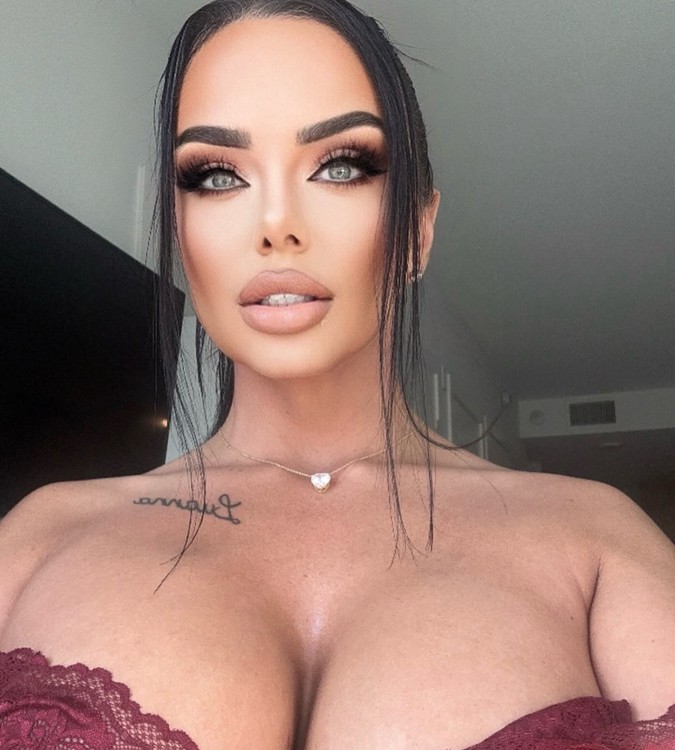 BRENDA NOVITÀ ASSOLUTA🦋CALDA VERA PORCELLINA POMPINI DA SOGNO AL NATURALE COMPLETA.69…LATO