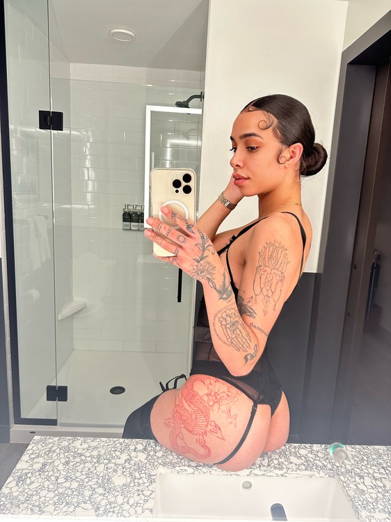 MELISSA SOLO A CASA TUA O HOTEL NON STRANIERI