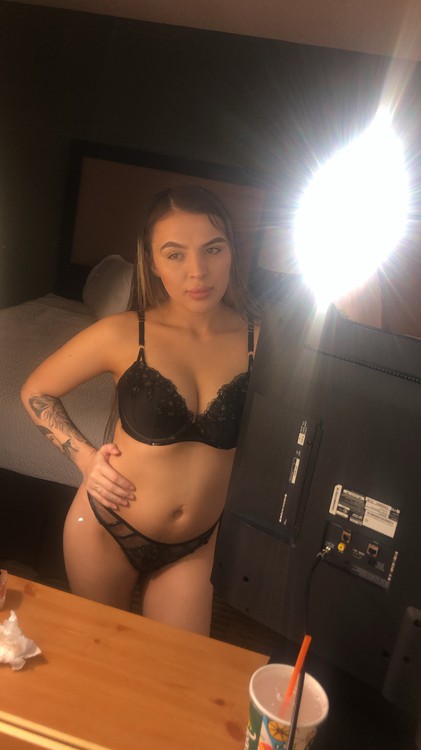 SONO IO TU VERONICA LA TUA BOMBA SEXY DI SEMPRE MA NON COME SEMPRE SONO TORNATA PIÙ CALDA